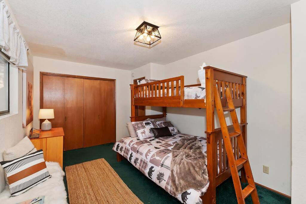 Everwood Serenity Treehouse Ontrail Head/Sledding Villa Big Bear Lake Exterior photo