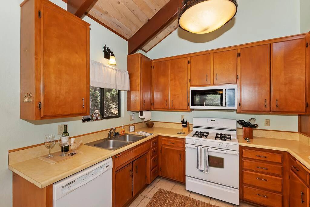 Everwood Serenity Treehouse Ontrail Head/Sledding Villa Big Bear Lake Exterior photo